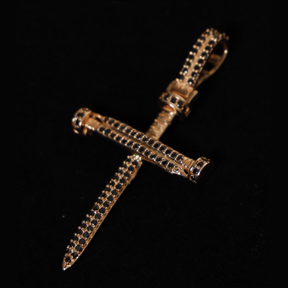 Dije Cruz de Clavos de Oro 18K con Piedras Preciosas